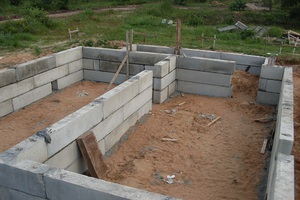 Как построить фундамент из блоков фбс: нюансы и пошаговая инструкция - «Строительство»