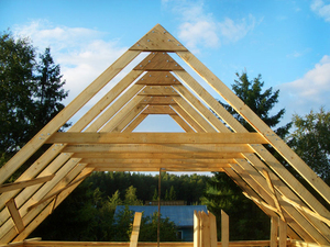 Как произвести монтаж стропил для двускатной крыши - «Строительство»