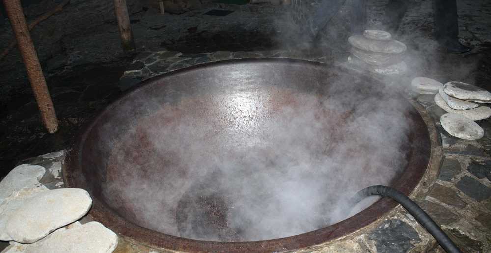 Как сливать воду и производить дезинфекцию чугунного чана для бани - «Баня чан»